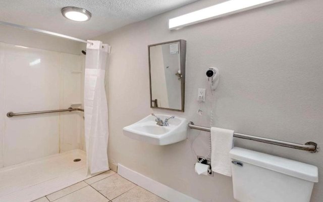Quality Inn & Suites Orlando East - UCF Area