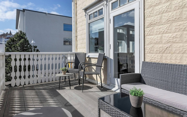 Nice two Bedroom, Downtown Apartment With Balcony