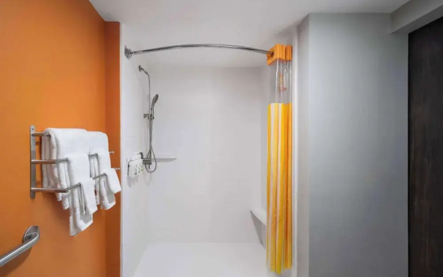 La Quinta Inn & Suites by Wyndham Greensboro NC
