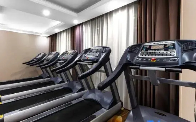 Huaxian Jinlong Business Hotel (Huayi High-speed Railway Station)