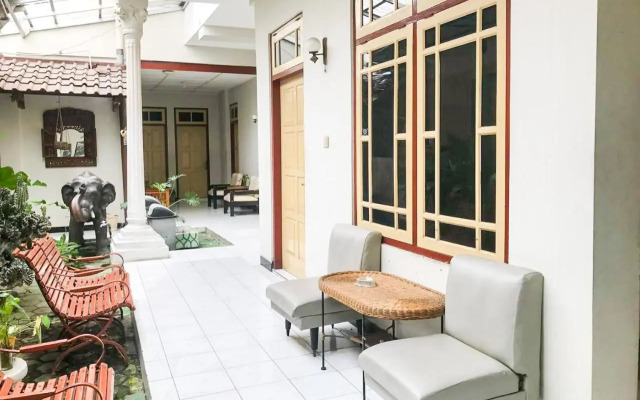 Penginapan Kunthi