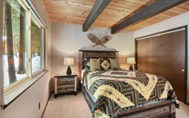 Roycraft Dog Friendly Cabin by RedAwning