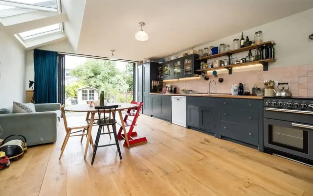 Lovely 4 Bedroom Terraced Family Home