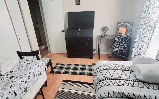 Room-black-white Rm By Yale U