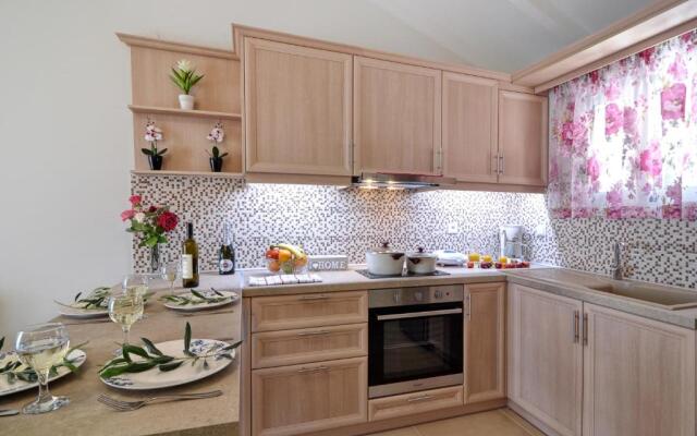 Mazis Apartments