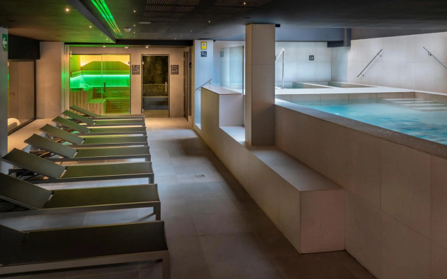 Caprici Beach Hotel & Spa