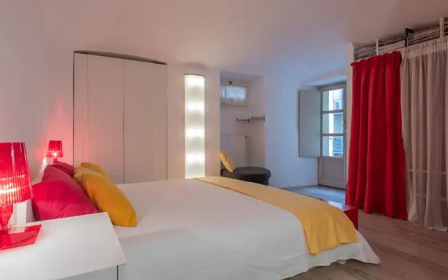 Red Studio Near Porta Nuova by Wonderful Italy