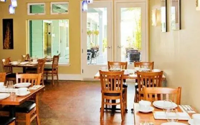 Pacific Blue Inn