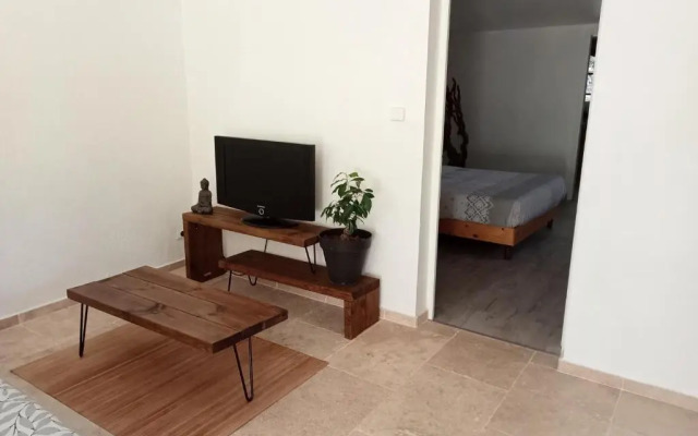 Bas de villa au chant des cigales