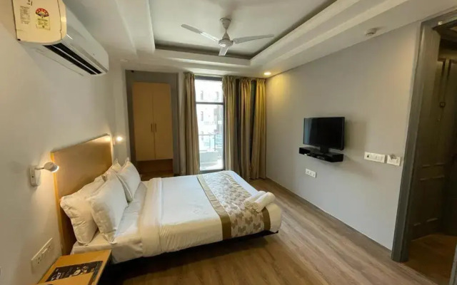 Saltstayz Express - Golf Course Road & DLF Phase-1
