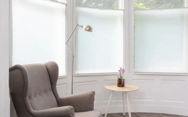 Chic, Newly Renovated Studio Apartment in Angel