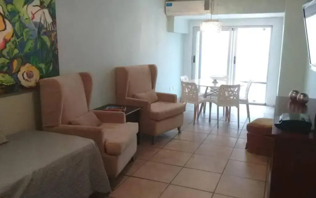 ¡Pleno Centro Con Patio Grande Y Cochera!