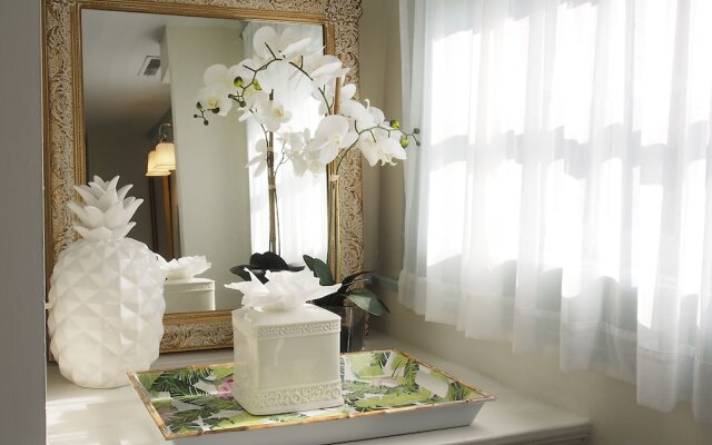 The Deacon & James Pharmacy B&B