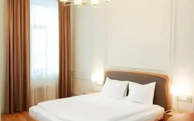 Roze Center Apartments