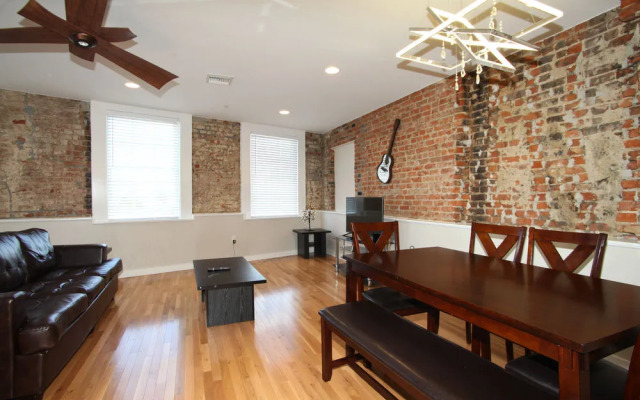 Hosteeva French Quarter Luxury Condo