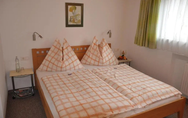 Ferienwohnung Longastubn