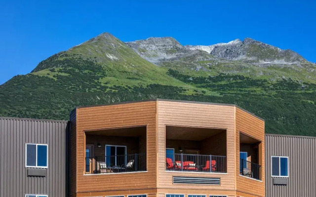Totem Hotel and Suites