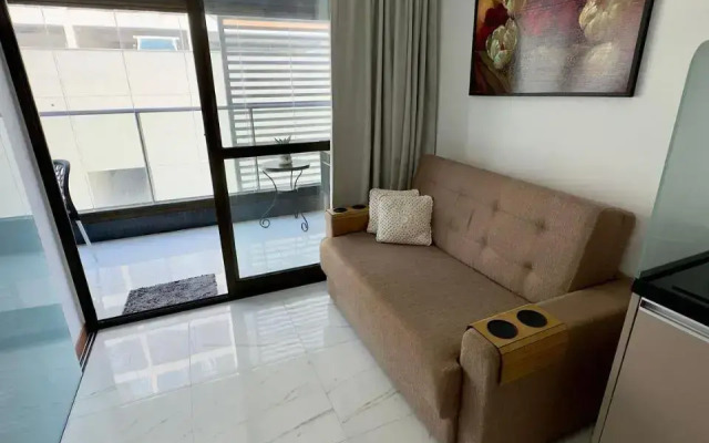 Academia/Garagem/ Piscina : a 300 m do Farol