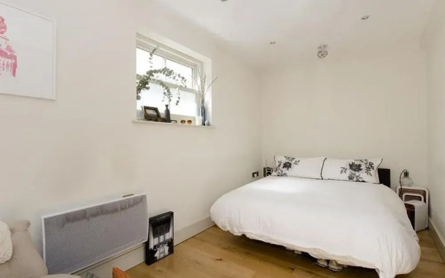 83 Goswell Apartment