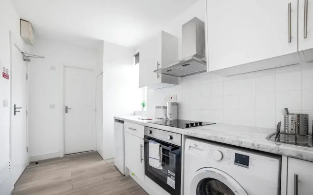 Modern Semi-Studio Flat in London