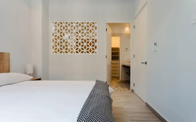 w Awesome 1BR w Balcony in Panama