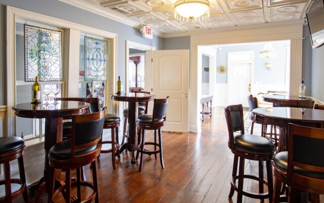 The Dahlonega Square Hotel & Villlas