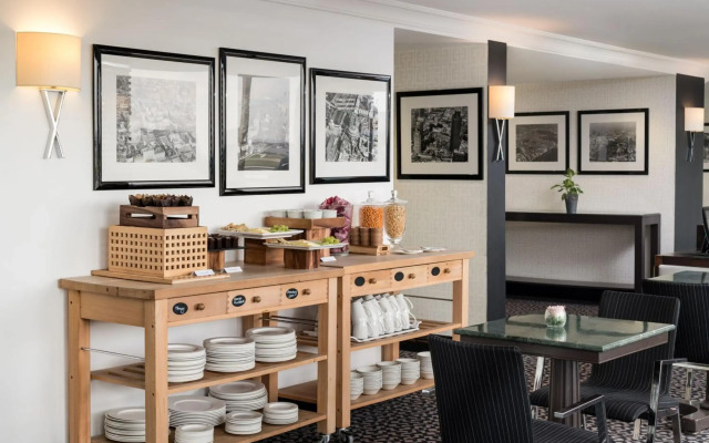 Renaissance London Heathrow Hotel