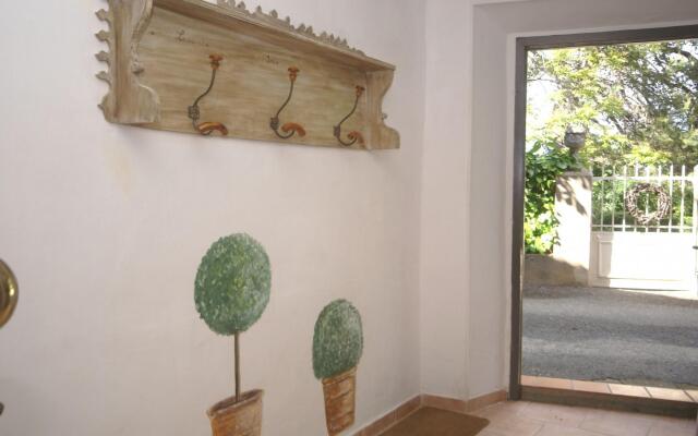 Charming Holiday Home in La Caunette with Swimming Pool