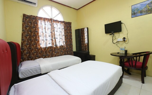 Raz Hotel by OYO Rooms