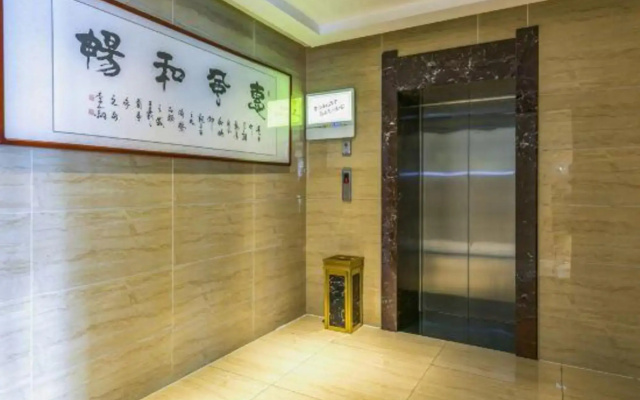 Violet-themed Hotel (Wanda Plaza, Yantai)