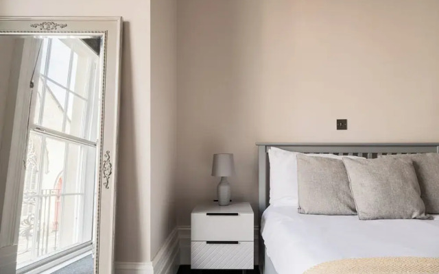 Stunning 2 Bed in Centre of Cheltenham