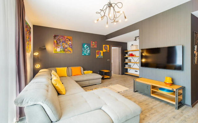 Art Gallery Apartment in Silver Mountain