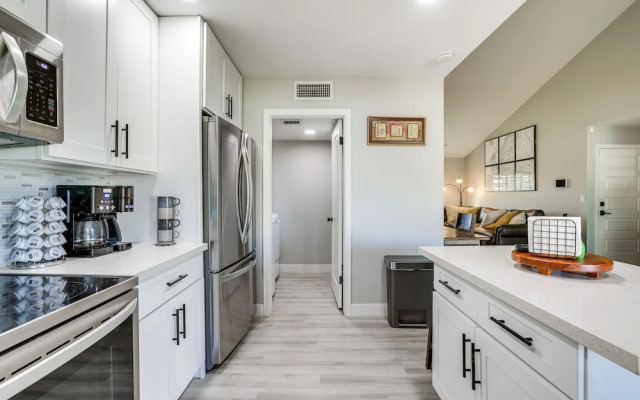 Bright Tempe Home w/ Fenced Backyard!