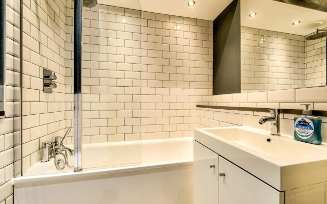 Bright and Spacious 4-bedroom Apart in Stockbridge