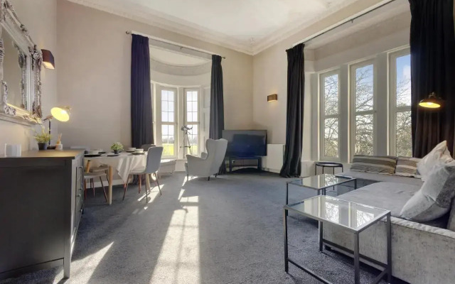 Beautiful 2 to 3 bed apartment with stunning views!