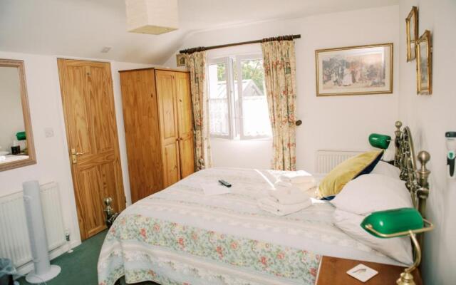 4 Lyndhurst Rd