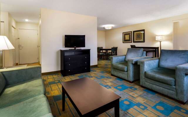 La Quinta Inn & Suites by Wyndham St. Pete-Clearwater Airpt