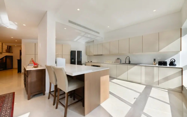 Maison Privee - Stunning 3-Floor Villa w/ Kids Room and Rooftop Terrace over Dubai Marina