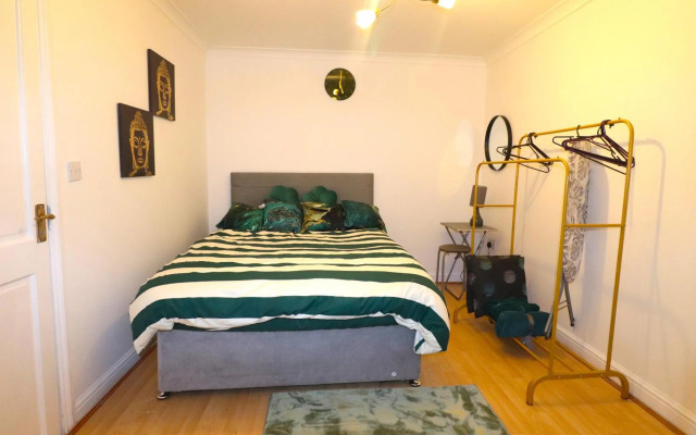 Large Studio Flat - Dartford Town Centre