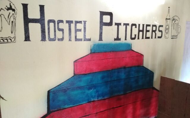 Hostel Pitchers