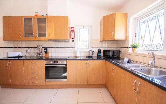 32A Vale do Milho Stunning Detached Villa Close