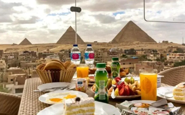 Faran Pyramids View lnn