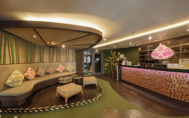 Jolly Suites Petkasem