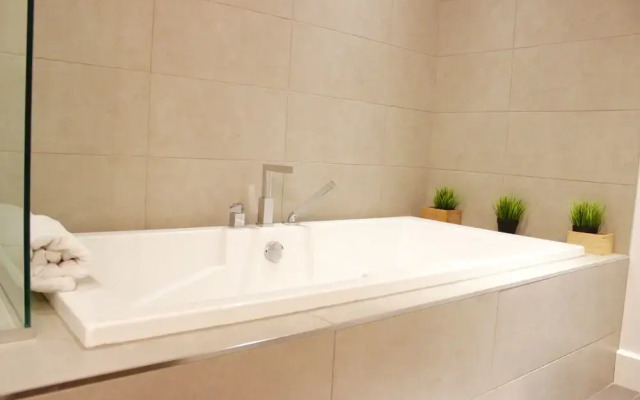 MTLVacationRentals - The Penthouse