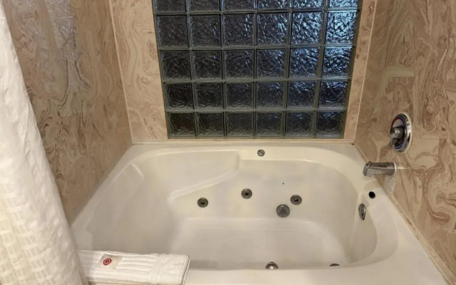 Wingate by Wyndham Livonia