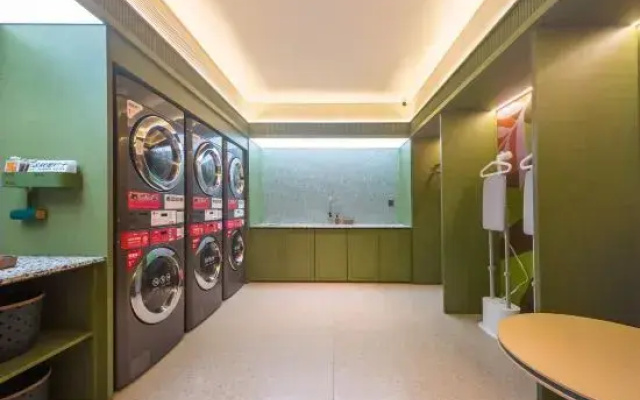 Orange Hotel (Lanzhou Provincial Museum Little West Lake Subway Station)