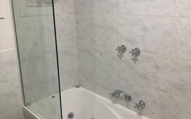 Gleeson St Guest Bungalow