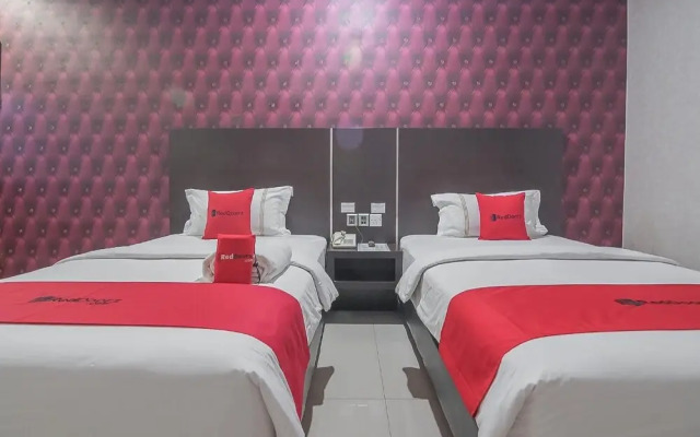 RedDoorz Plus near Harbour Bay Mall Batam