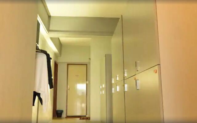 Seaview Capsule Hotel