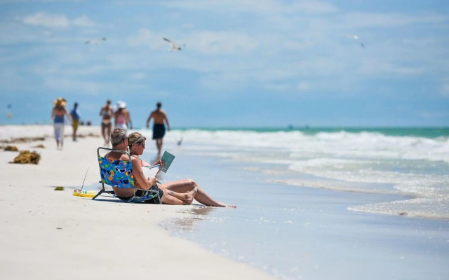 Sun and Sea by Beachside Management